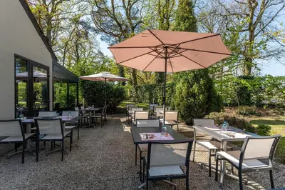 Jardin de l'établissement Campanile Rouen Sud - Zénith - Parc Expo