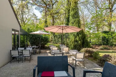 Jardin de l'établissement Campanile Rouen Sud - Zénith - Parc Expo