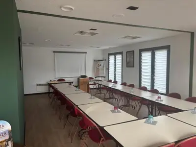 Espace de conférence ou salle de réunion dans l'établissement Campanile Rouen Nord - Mont-Saint-Aignan