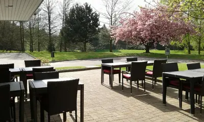 Jardin de l'établissement KYRIAD ROUEN NORD - Mont Saint Aignan