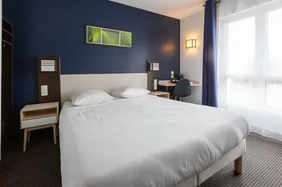 Un ou plusieurs lits dans un hébergement de l'établissement HOTEL l'EAUBONNE