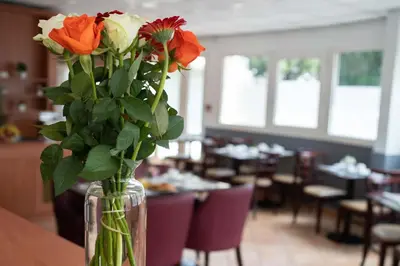 Restaurant ou autre lieu de restauration dans l'établissement HOTEL l'EAUBONNE