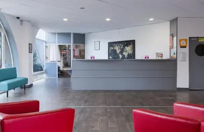 Coin salon dans l'établissement hotelF1 Cergy