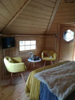 Télévision ou salle de divertissement dans l'établissement Camping Loisirs Des Groux