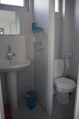 Salle de bains dans l'établissement Studio rez-de-jardin