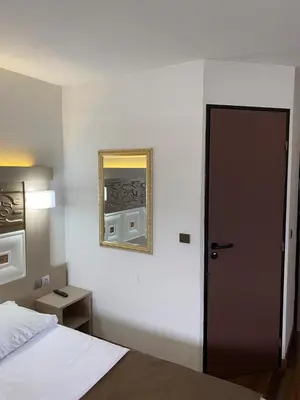 Un ou plusieurs lits dans un hébergement de l'établissement Kimotel Epône-Flins