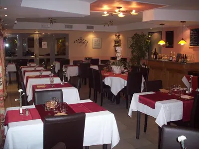 Restaurant ou autre lieu de restauration dans l'établissement Kimotel Epône-Flins