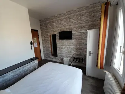 Télévision ou salle de divertissement dans l'établissement Hotel Au Spatial