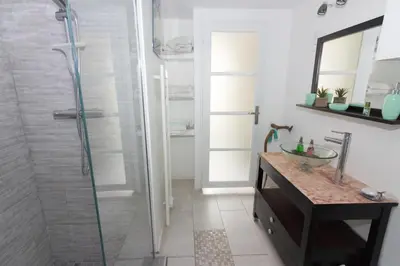Salle de bains dans l'établissement Carpe Diem du Vexin