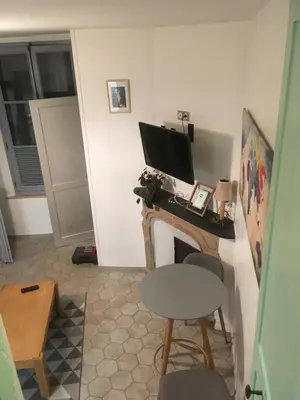 Télévision ou salle de divertissement dans l'établissement Duplex Little Cottage