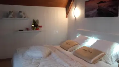 Un ou plusieurs lits dans un hébergement de l'établissement Chambres du Jardin Fleuri