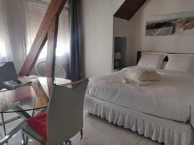 Un ou plusieurs lits dans un hébergement de l'établissement Chambres du Jardin Fleuri
