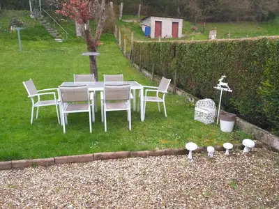 Jardin de l'établissement gite l oree de la foret