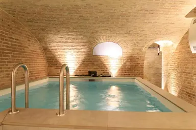 Piscine de l'établissement Une maison en ville Hypercentre - Spa ou située à proximité