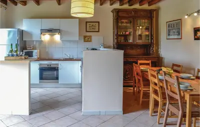 Cuisine ou kitchenette dans l'établissement Cozy Home In Trie-Château With Wifi