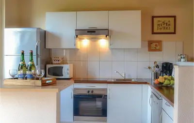 Cuisine ou kitchenette dans l'établissement Cozy Home In Trie-Château With Wifi