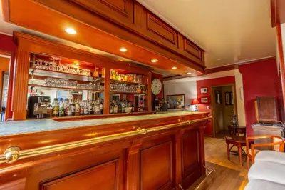 Salon ou bar de l'établissement Château Corneille