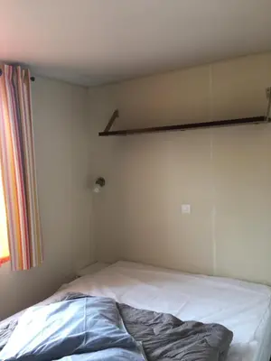 Un ou plusieurs lits dans un hébergement de l'établissement Camping le Mont Joli Bois