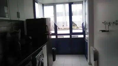Cuisine ou kitchenette dans l'établissement Appartements Sully