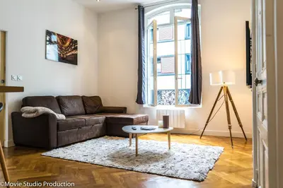 Coin salon dans l'établissement Charming Haussmannien 50m2 - city center