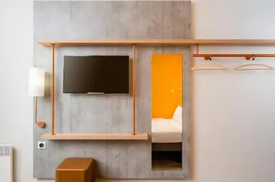 Télévision ou salle de divertissement dans l'établissement Ibis Budget Amiens Centre Gare