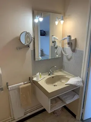 Salle de bains dans l'établissement Hotel du Haut Marais