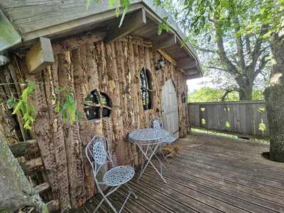 Jardin de l'établissement Au Refuge Des 3 Ours - Chambres d'hôtes et cabanes