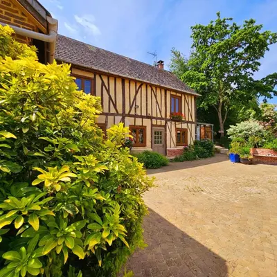 Jardin de l'établissement Au Refuge Des 3 Ours - Chambres d'hôtes et cabanes