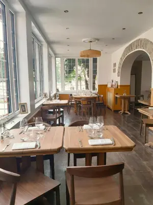 Restaurant ou autre lieu de restauration dans l'établissement Hostellerie Du Lys