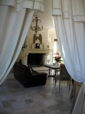 Coin salon dans l'établissement Ferme De La Canardière