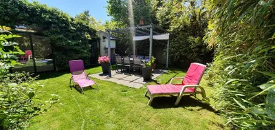 Jardin de l'établissement La Parenthèse avec piscine - les impressionnistes