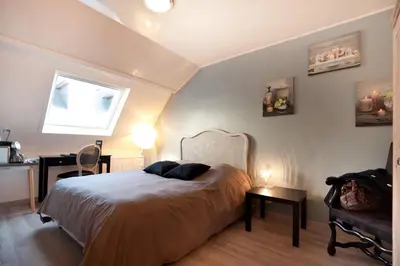 Un ou plusieurs lits dans un hébergement de l'établissement Hotel Le Prieuré et La Résidence