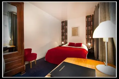 Un ou plusieurs lits dans un hébergement de l'établissement Hotel Le Prieuré et La Résidence