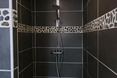 Salle de bains dans l'établissement Villa Fleurs de France