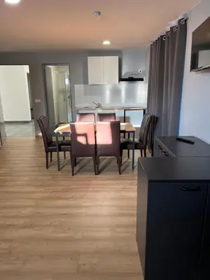 Cuisine ou kitchenette dans l'établissement PARIS par trains, AREA, Studios avec salle de bain et kitchenette Privées, OU, chambres avec salles bain et cuisines communes
