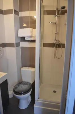 Salle de bains dans l'établissement Hotel Central Anzac