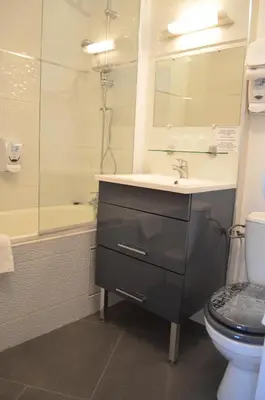Salle de bains dans l'établissement Hotel Central Anzac