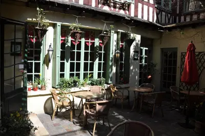 Restaurant ou autre lieu de restauration dans l'établissement Le Vieux Carré