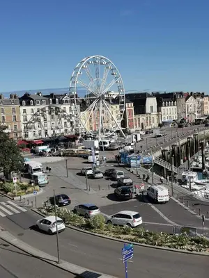 Vue générale sur Dieppe ou vue de la ville depuis l'appartement