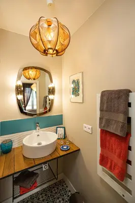 Salle de bains dans l'établissement Le Jardin des Toiles