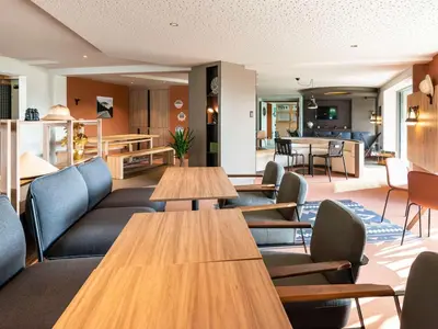 Coin salon dans l'établissement IBIS STYLES Rouen Parc Expos Zenith