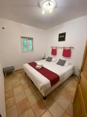 Un ou plusieurs lits dans un hébergement de l'établissement Au Charme du Lac Espace bien être et Piscine chauffé proche parc et restaurant du casino