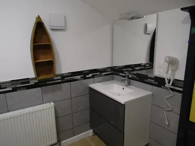 Salle de bains dans l'établissement Au Nid du Thil