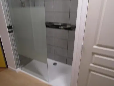 Salle de bains dans l'établissement Au Nid du Thil