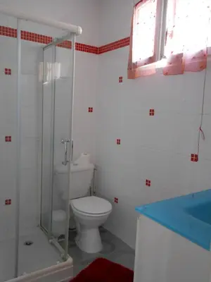 Salle de bains dans l'établissement Gite A