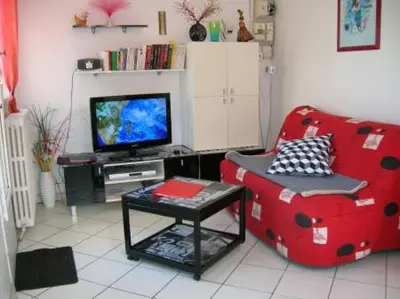 Télévision ou salle de divertissement dans l'établissement Gite B