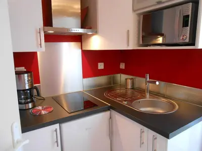Cuisine ou kitchenette dans l'établissement Gite C