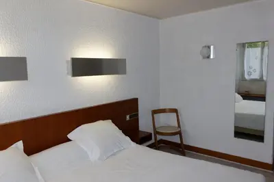 Un ou plusieurs lits dans un hébergement de l'établissement Hôtel le Relais