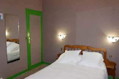 Un ou plusieurs lits dans un hébergement de l'établissement Hôtel le Relais