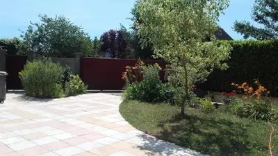 Jardin de l'établissement La maisonnette du Jardin Fleuri